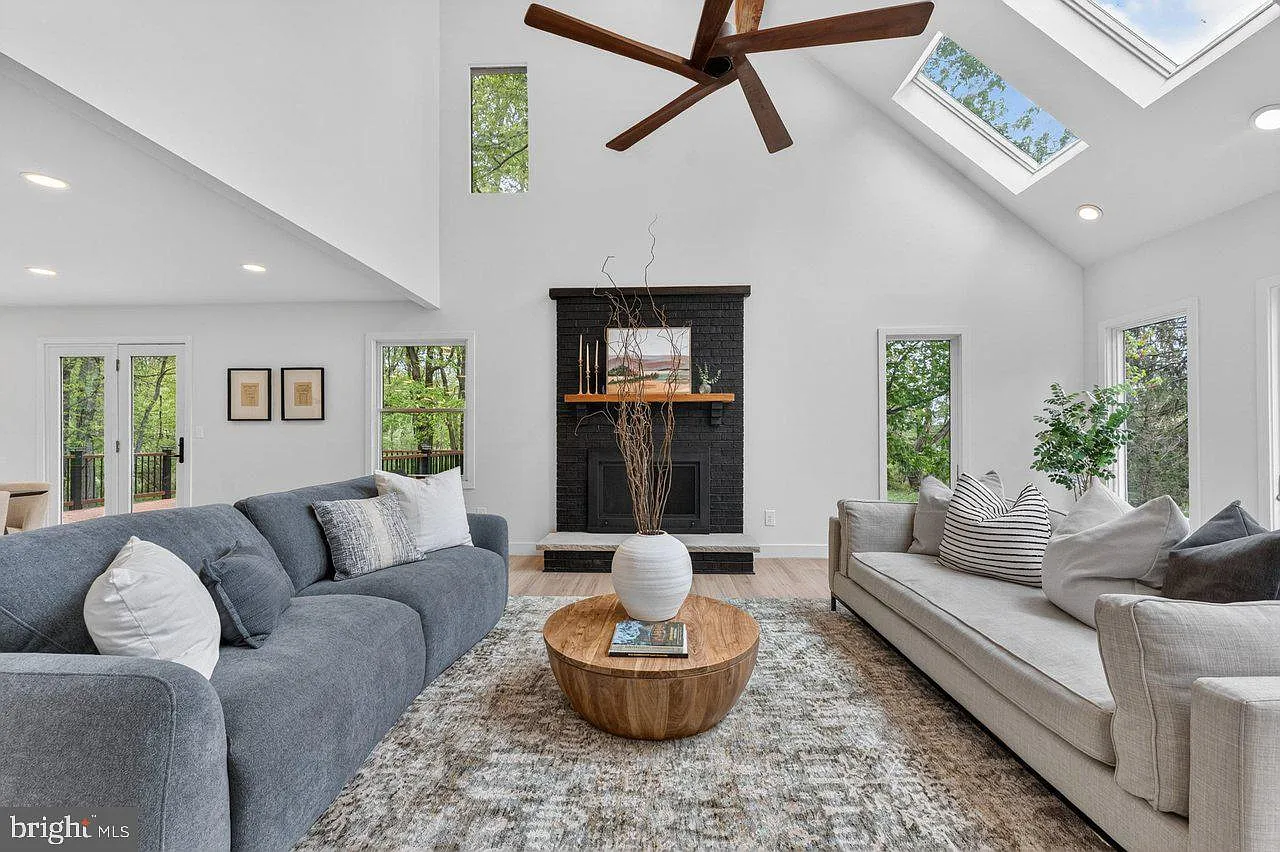 Open living room with vaulted ceiling
